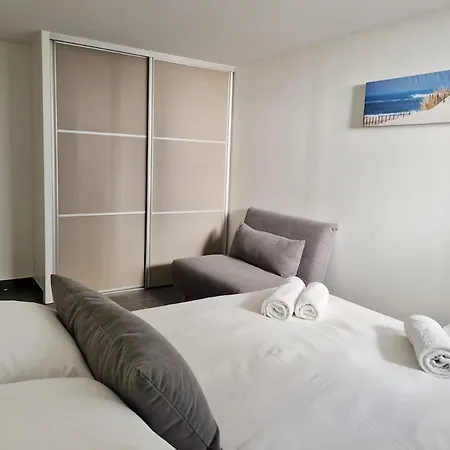 Holiday home Le Lounge, Maison Avec Terrasse Proche